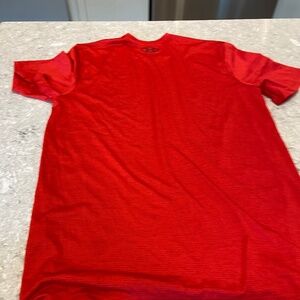Men’s Under Armor Red Medium Heat Gear Shirt